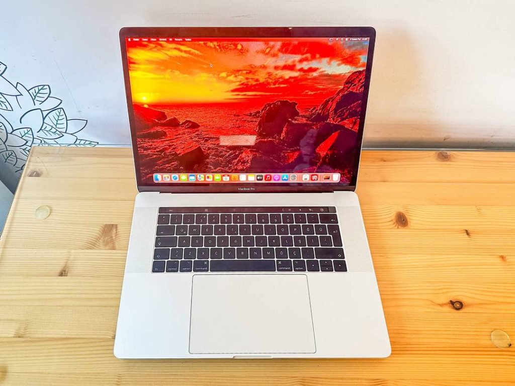 2.el MacBook Pro Touch Bar 15.6 inch 2018 Fiyat