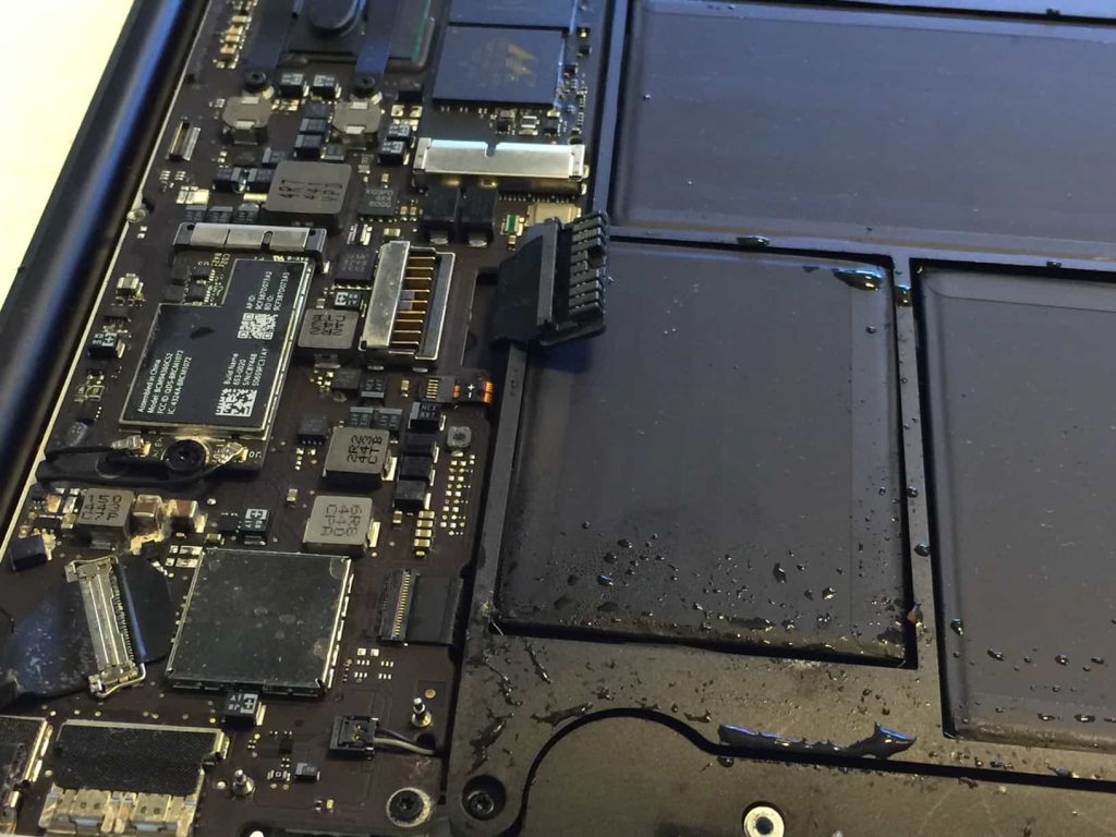 MacBook Air Anakart Sıvı Teması Tamir Bakım Onarım Servis Hizmetleri