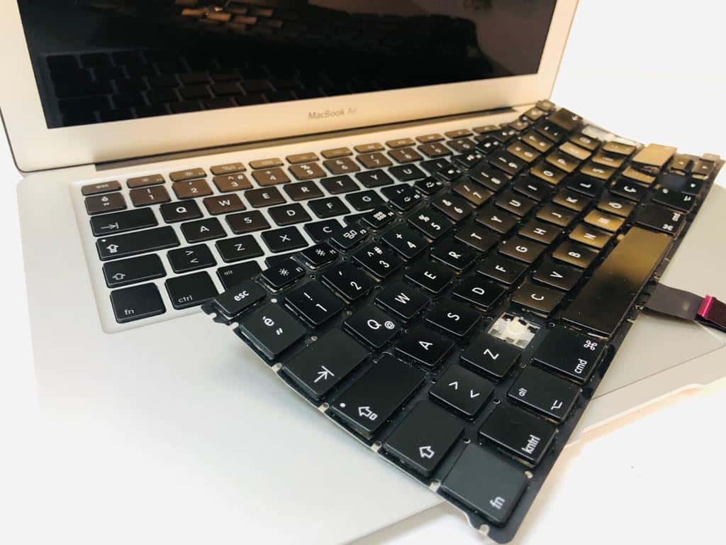 MacBook Pro Retina Klavye Değişim Tamir Onarım
