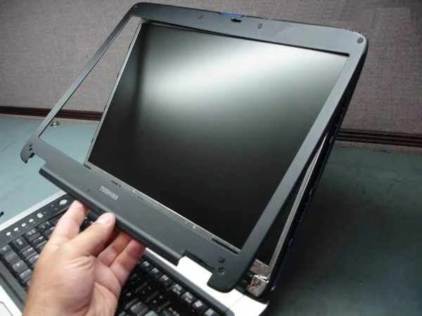 Toshiba Lcd Ekran Değişimi 