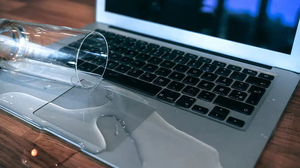 MacBook Pro Sıvı Teması Tamir Onarım